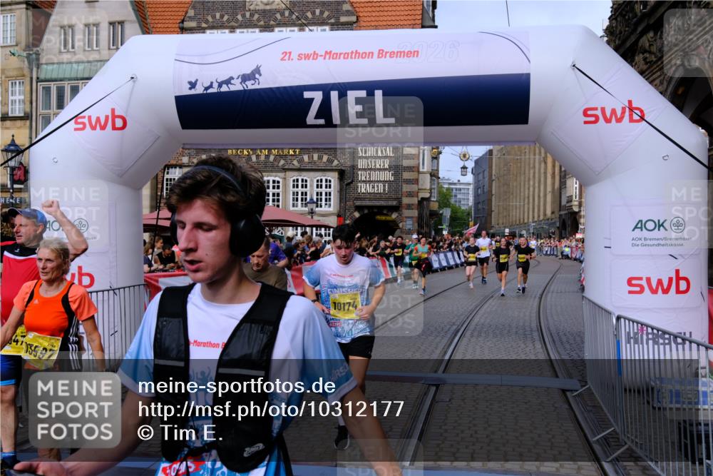 13.09.2026 - 21. swb-Marathon Bremen Tim E. http://msf.ph/oto/10312177 13.09.2026 10:54:01 Ziel 10141, 10174, 10222, 10227, 10255, 10478, 10479, 10626, 10684, 10685, 10838, 10845, 10905, 11242, 11446, 11489, 11502, 11596, 11800, 11950, 12119, 12331, 12341, 12405, 12492, 12515, 13597 meine-sportfotos.de