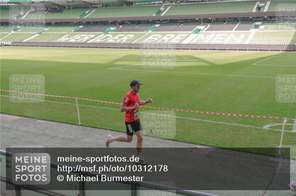 13.09.2026 - 21. swb-Marathon Bremen Michael Burmester http://msf.ph/oto/10312178 13.09.2026 12:47:56 Laufen im Stadion 382, 384, 538, 604, 621, 826, 868, 889, 1349, 1554, 1872, 1925, 2021, 2266, 2538, 2605, 2646, 2809, 2844, 2956, 3110, 3118, 3127, 3196, 3242, 3284, 3297, 3424, 3466, 3520, 3794, 3910, 4025, 4236, 4239, 4614, 4712, 4729, 4777, 4808, 4992, 5725, 5803, 5976, 6025, 6053, 6058, 6686, 6708, 6784, 6815, 6951, 7064, 7102, 7399, 7538, 7636, 7803, 7814, 7871, 8060, 8334, 8611, 8621, 8706, 8877, 8973, 8980, 8981, 8983, 9010, 9061, 9429, 9544, 9689, 9813, 9918, 9934 meine-sportfotos.de