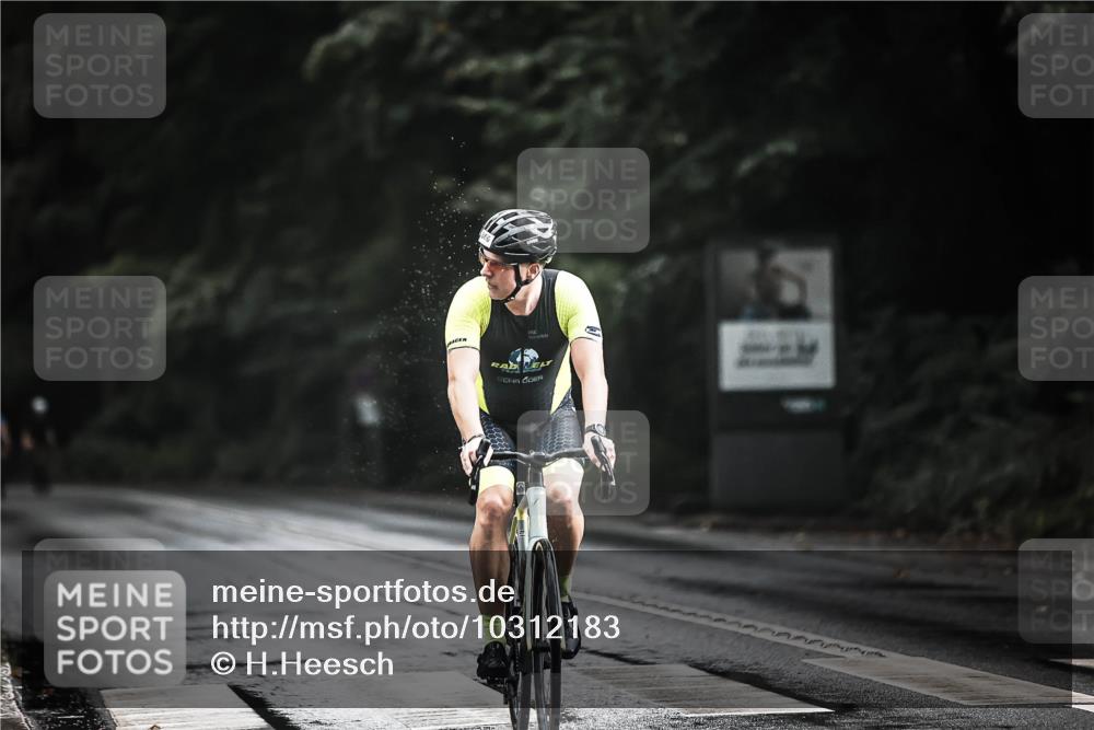 13.09.2026 - Stadtparktriathlon H.Heesch http://msf.ph/oto/10312183 13.09.2026 11:45:53 Radfahren 866, 926 meine-sportfotos.de