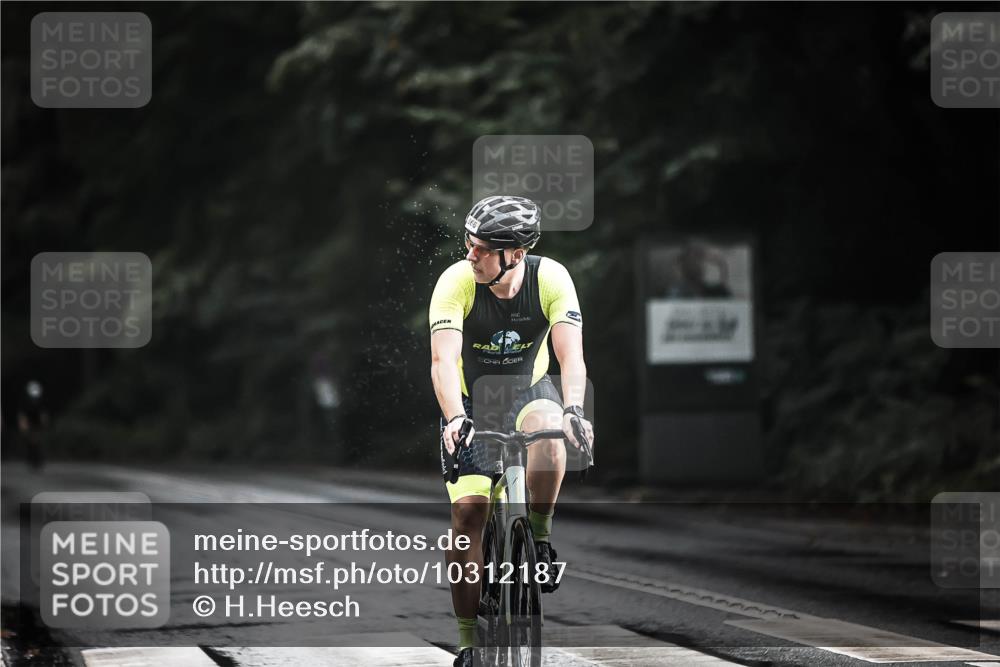 13.09.2026 - Stadtparktriathlon H.Heesch http://msf.ph/oto/10312187 13.09.2026 11:45:53 Radfahren 866, 926 meine-sportfotos.de