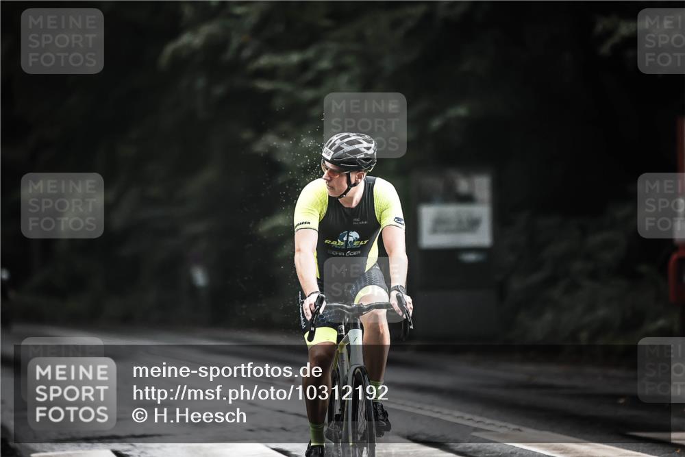 13.09.2026 - Stadtparktriathlon H.Heesch http://msf.ph/oto/10312192 13.09.2026 11:45:53 Radfahren 866, 926 meine-sportfotos.de