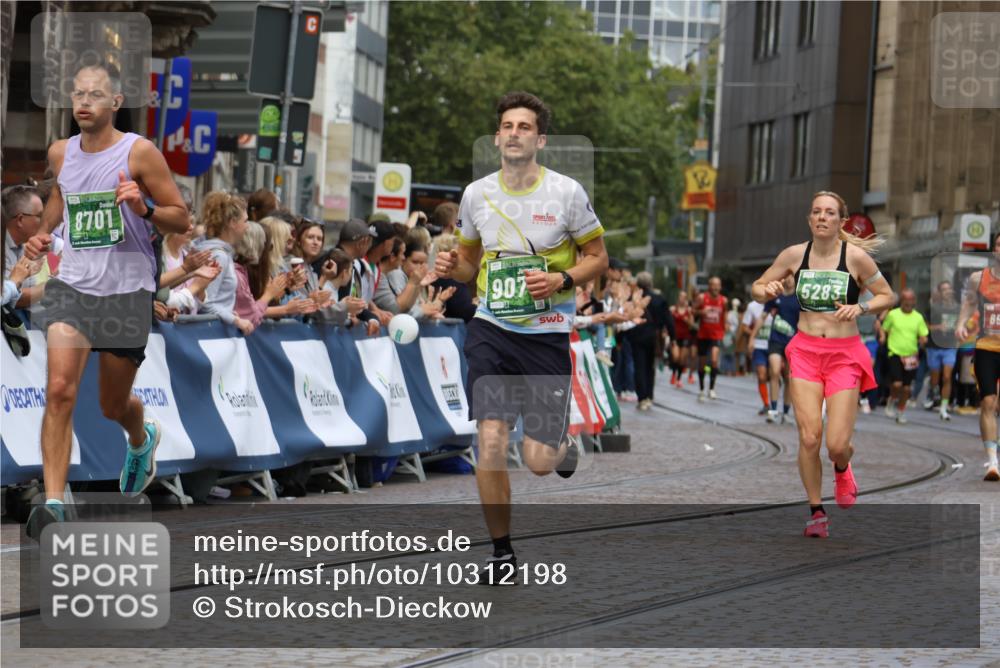 13.09.2026 - 21. swb-Marathon Bremen Strokosch-Dieckow http://msf.ph/oto/10312198 13.09.2026 13:04:37 Ziel 650, 3284, 3424, 4110, 4239, 6815, 7871, 9813, 1712, 2646, 5283, 5674, 7538, 7814, 8054, 8701, 9070, 9306, 9689, 13187 meine-sportfotos.de