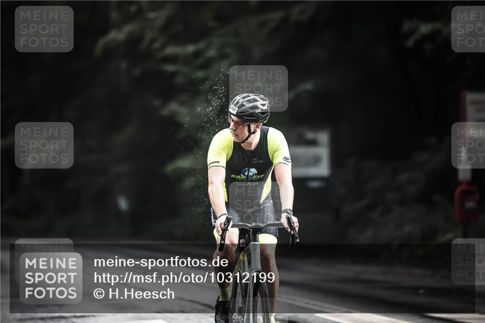 13.09.2026 - Stadtparktriathlon H.Heesch http://msf.ph/oto/10312199 13.09.2026 11:45:53 Radfahren 866, 926 meine-sportfotos.de