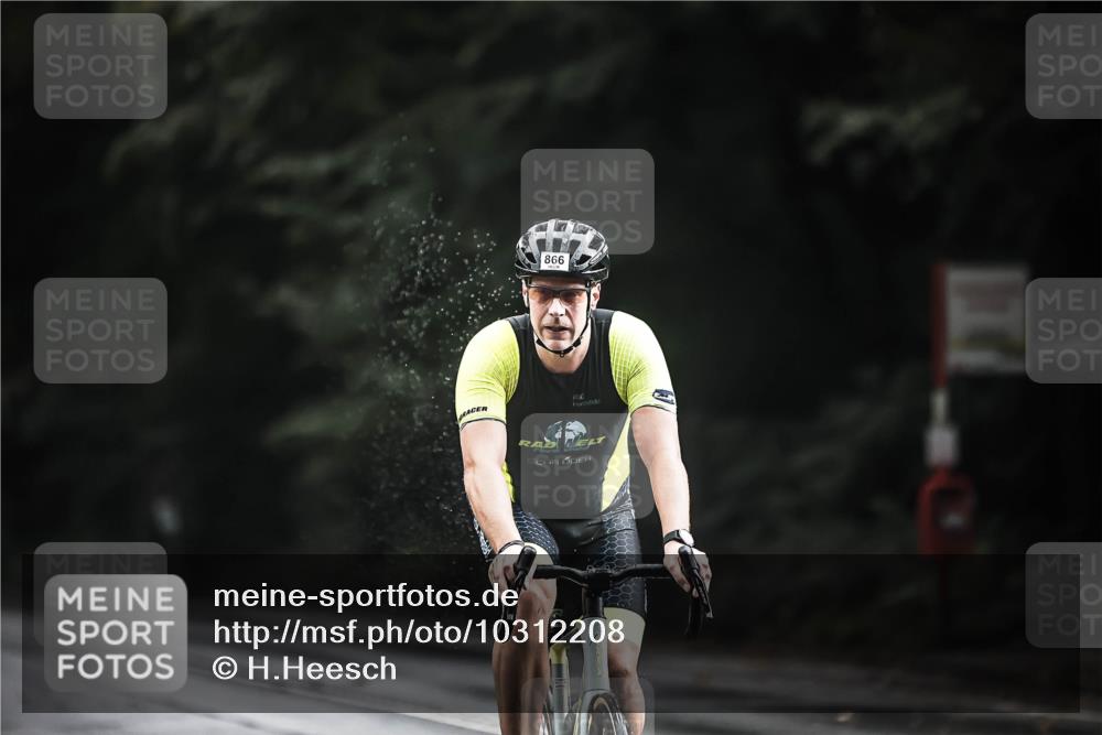 13.09.2026 - Stadtparktriathlon H.Heesch http://msf.ph/oto/10312208 13.09.2026 11:45:53 Radfahren 866, 926 meine-sportfotos.de