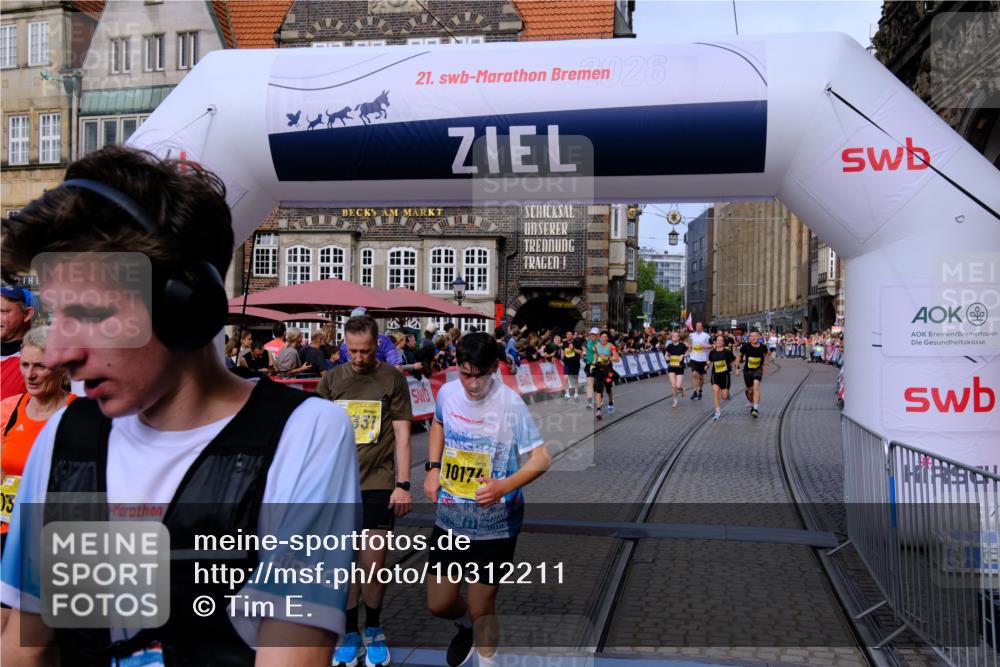 13.09.2026 - 21. swb-Marathon Bremen Tim E. http://msf.ph/oto/10312211 13.09.2026 10:54:01 Ziel 10141, 10174, 10222, 10227, 10255, 10478, 10479, 10626, 10684, 10685, 10838, 10845, 10905, 11242, 11446, 11489, 11502, 11596, 11800, 11950, 12119, 12331, 12341, 12405, 12492, 12515, 13597 meine-sportfotos.de