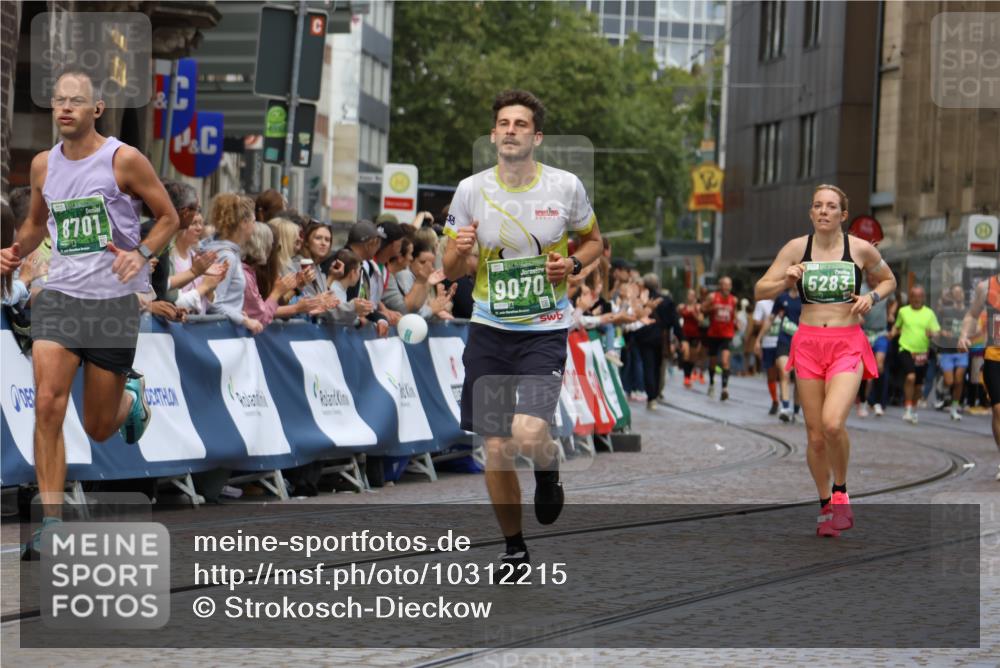 13.09.2026 - 21. swb-Marathon Bremen Strokosch-Dieckow http://msf.ph/oto/10312215 13.09.2026 13:04:37 Ziel 650, 3284, 3424, 4110, 4239, 6815, 7871, 9813, 1712, 2646, 5283, 5674, 7538, 7814, 8054, 8701, 9070, 9306, 9689, 13187 meine-sportfotos.de