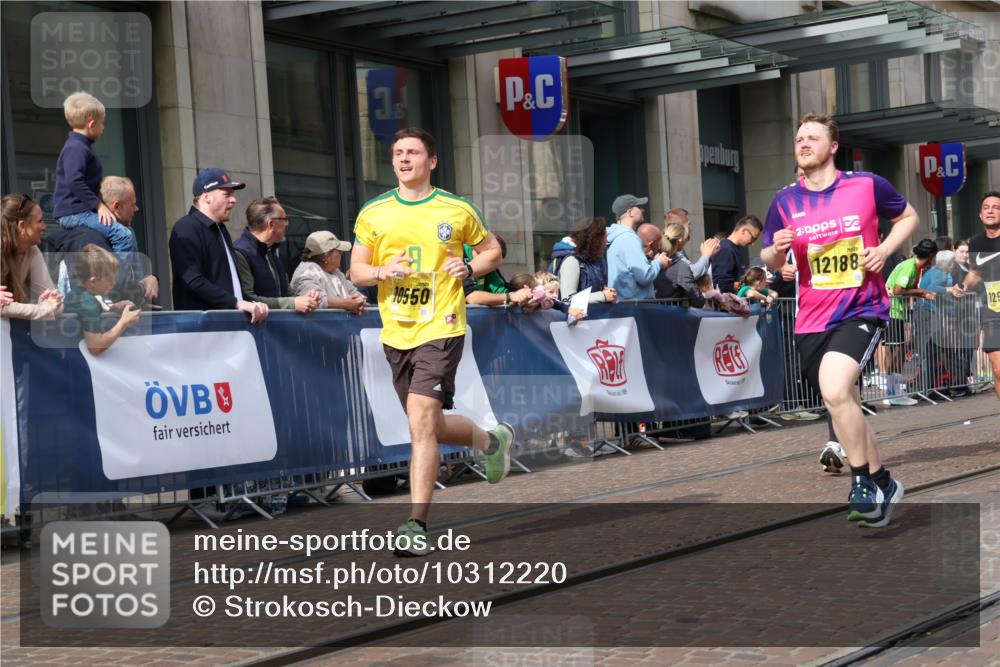 13.09.2026 - 21. swb-Marathon Bremen Strokosch-Dieckow http://msf.ph/oto/10312220 13.09.2026 10:55:37 Ziel 10243, 10298, 10374, 10550, 10690, 10703, 10952, 11510, 11790, 11972, 12061, 12108, 12143, 12484, 13565, 10203, 10256, 10297, 10379, 10423, 10529, 10550, 10725, 10788, 10809, 10881, 11377, 11414, 11466, 11557, 11748, 11862, 11941, 11975, 11977, 12030, 12125, 12150, 12188, 12218, 12258, 12348 meine-sportfotos.de