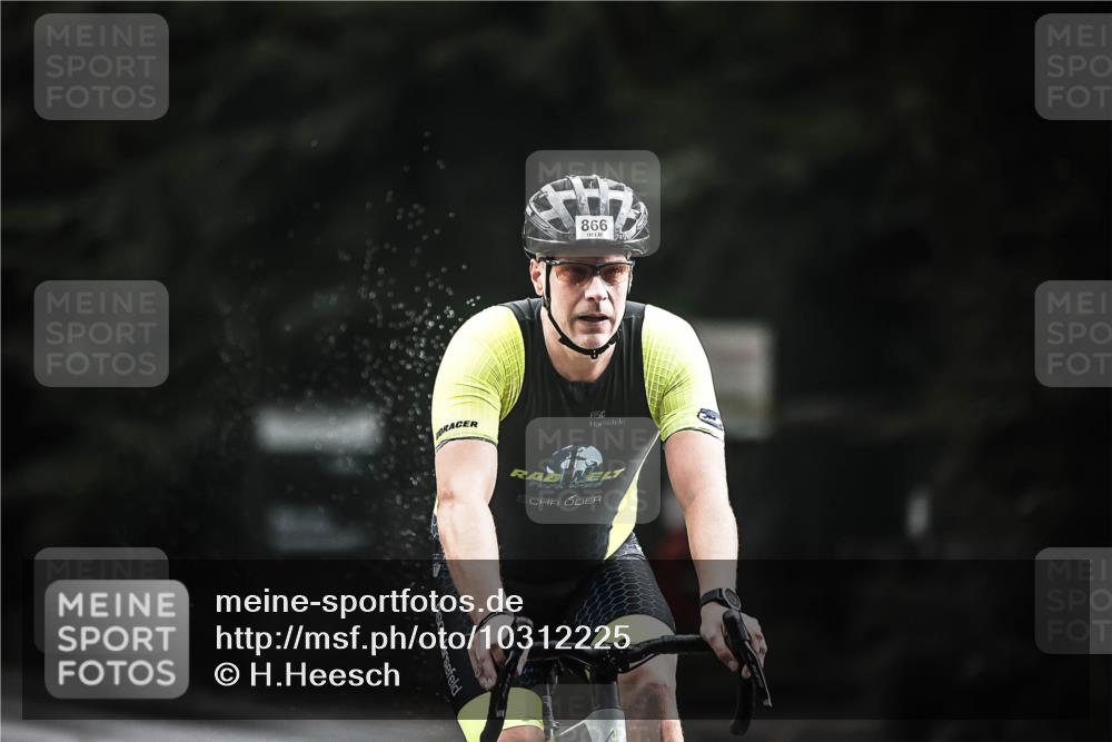 13.09.2026 - Stadtparktriathlon H.Heesch http://msf.ph/oto/10312225 13.09.2026 11:45:54 Radfahren 866, 926 meine-sportfotos.de