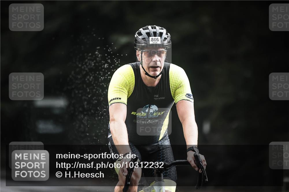 13.09.2026 - Stadtparktriathlon H.Heesch http://msf.ph/oto/10312232 13.09.2026 11:45:54 Radfahren 866, 926 meine-sportfotos.de