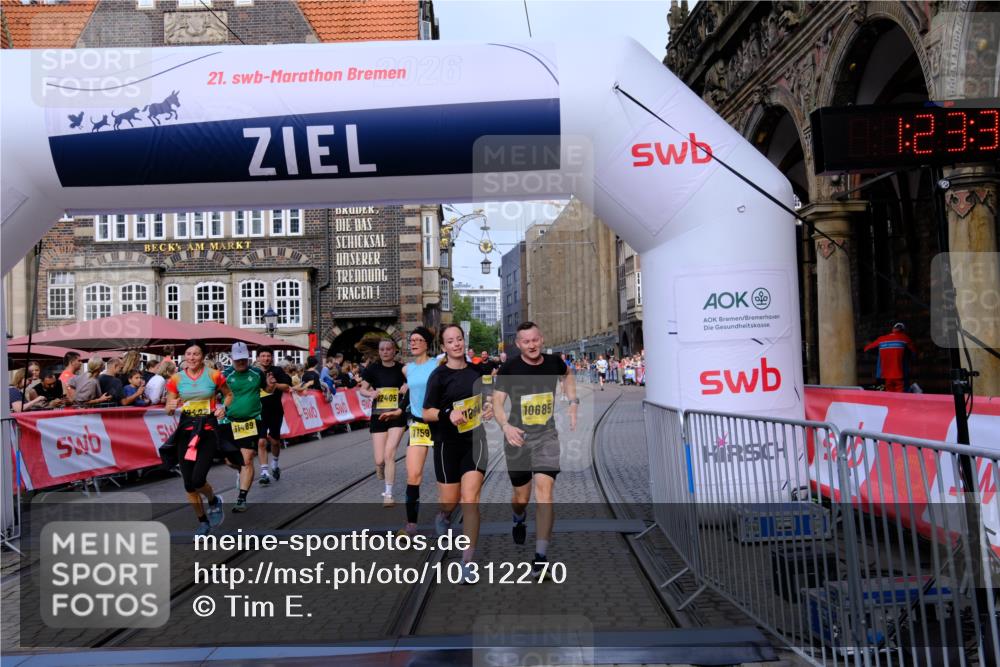 13.09.2026 - 21. swb-Marathon Bremen Tim E. http://msf.ph/oto/10312270 13.09.2026 10:54:05 Ziel 10141, 10174, 10227, 10255, 10478, 10579, 10684, 10685, 10708, 10838, 10905, 11206, 11489, 11502, 11596, 11950, 12075, 12244, 12331, 12341, 12405, 12492, 12515, 13597 meine-sportfotos.de