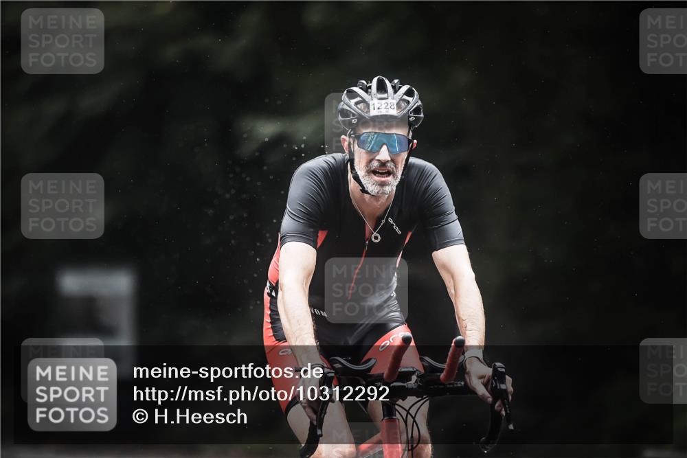 13.09.2026 - Stadtparktriathlon H.Heesch http://msf.ph/oto/10312292 13.09.2026 12:53:24 Radfahren 1199, 1228, 1254, 1282, 1298 meine-sportfotos.de