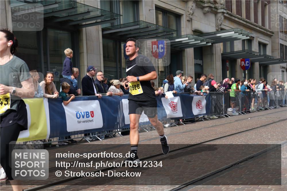 13.09.2026 - 21. swb-Marathon Bremen Strokosch-Dieckow http://msf.ph/oto/10312334 13.09.2026 10:55:40 Ziel 10298, 10365, 10374, 10690, 10703, 10949, 10952, 10957, 10960, 11219, 11790, 11972, 12061, 12108, 12143, 12476, 12484, 13565, 10203, 10243, 10256, 10297, 10379, 10423, 10529, 10550, 10725, 10788, 10809, 10881, 11377, 11414, 11510, 11557, 11748, 11862, 11941, 11975, 11977, 12030, 12125, 12150, 12188, 12218, 12258, 12348 meine-sportfotos.de