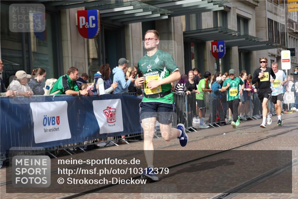 13.09.2026 - 21. swb-Marathon Bremen Strokosch-Dieckow http://msf.ph/oto/10312379 13.09.2026 10:55:44 Ziel 10246, 10298, 10365, 10374, 10690, 10703, 10949, 10957, 10960, 11219, 11782, 11790, 11972, 12061, 12143, 12476, 12484, 13565, 10203, 10243, 10256, 10297, 10379, 10423, 10529, 10550, 10788, 10809, 10881, 10952, 11377, 11414, 11510, 11557, 11748, 11862, 11941, 11975, 11977, 12030, 12108, 12125, 12150, 12188, 12258, 12348 meine-sportfotos.de