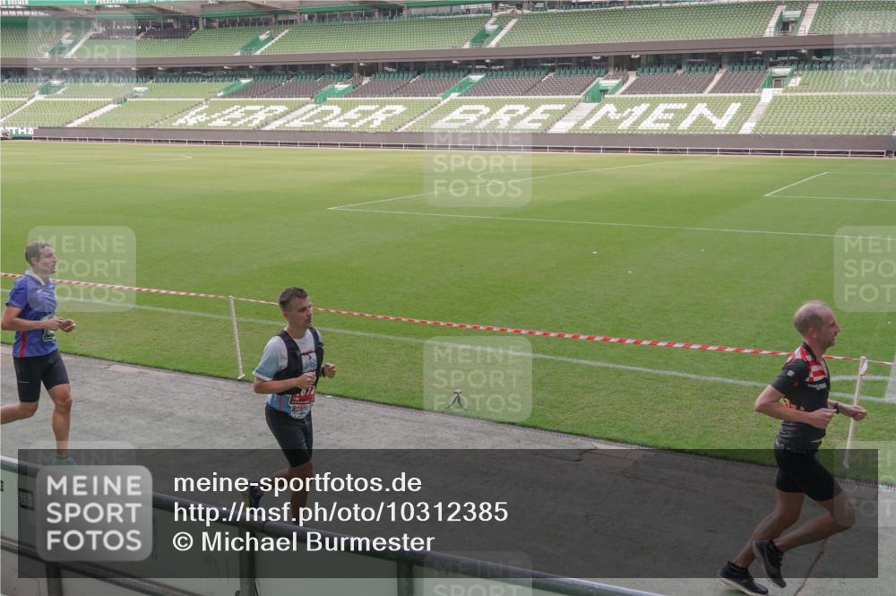 13.09.2026 - 21. swb-Marathon Bremen Michael Burmester http://msf.ph/oto/10312385 13.09.2026 12:48:13 Laufen im Stadion 382, 384, 572, 621, 826, 868, 889, 1349, 1554, 1872, 1925, 2266, 2287, 2538, 2605, 2646, 2844, 2956, 3110, 3118, 3127, 3196, 3242, 3276, 3284, 3297, 3424, 3466, 3520, 3794, 3910, 4025, 4082, 4239, 4614, 4712, 4729, 4732, 4808, 4898, 4992, 5424, 5517, 5725, 5803, 5976, 6025, 6053, 6058, 6686, 6708, 6784, 6951, 7064, 7102, 7399, 7538, 7636, 7803, 7814, 7871, 7876, 8060, 8334, 8611, 8621, 8706, 8877, 8973, 8980, 8981, 9010, 9035, 9061, 9429, 9689, 9918, 9934, 13091 meine-sportfotos.de