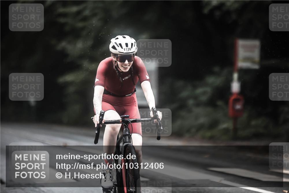 13.09.2026 - Stadtparktriathlon H.Heesch http://msf.ph/oto/10312406 13.09.2026 12:53:50 Radfahren 1088, 1120, 1136, 1232, 1255, 1257 meine-sportfotos.de