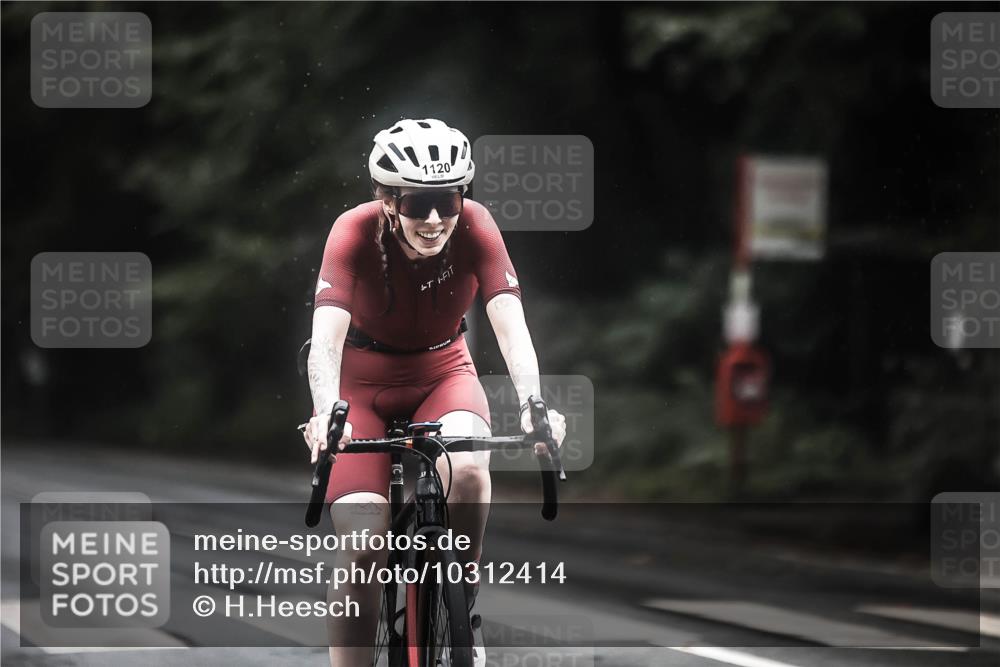 13.09.2026 - Stadtparktriathlon H.Heesch http://msf.ph/oto/10312414 13.09.2026 12:53:50 Radfahren 1088, 1120, 1136, 1232, 1255, 1257 meine-sportfotos.de