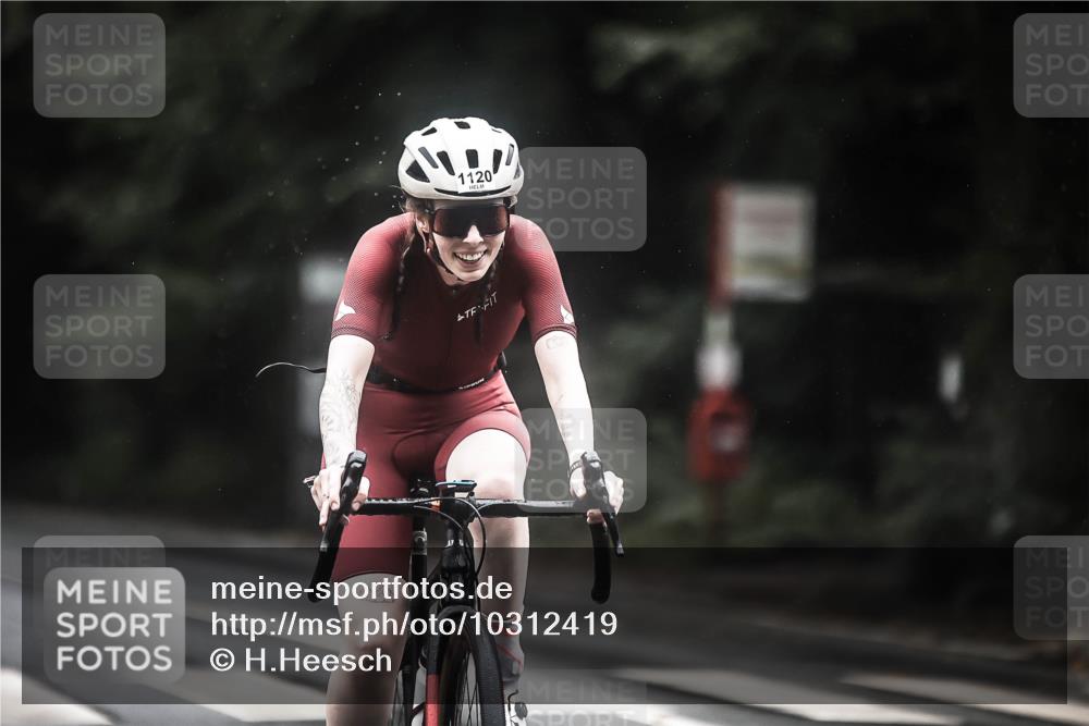 13.09.2026 - Stadtparktriathlon H.Heesch http://msf.ph/oto/10312419 13.09.2026 12:53:50 Radfahren 1088, 1120, 1136, 1232, 1255, 1257 meine-sportfotos.de