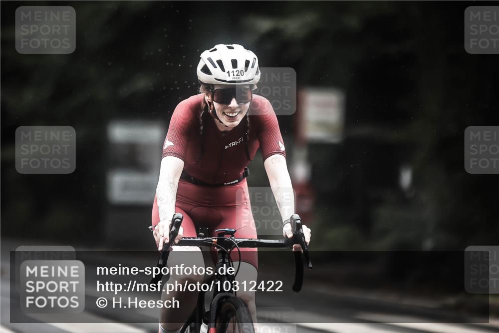 13.09.2026 - Stadtparktriathlon H.Heesch http://msf.ph/oto/10312422 13.09.2026 12:53:51 Radfahren 1088, 1120, 1136, 1232, 1255, 1257 meine-sportfotos.de