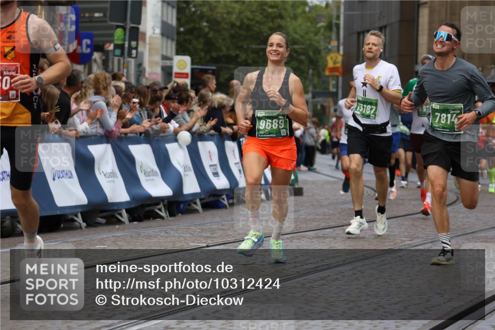 13.09.2026 - 21. swb-Marathon Bremen Strokosch-Dieckow http://msf.ph/oto/10312424 13.09.2026 13:04:45 Ziel 650, 744, 1223, 1224, 1860, 2207, 3284, 3424, 4239, 7871, 8936, 13034, 1712, 2646, 5674, 6708, 7538, 7814, 8054, 9306, 9495, 9689, 13187 meine-sportfotos.de