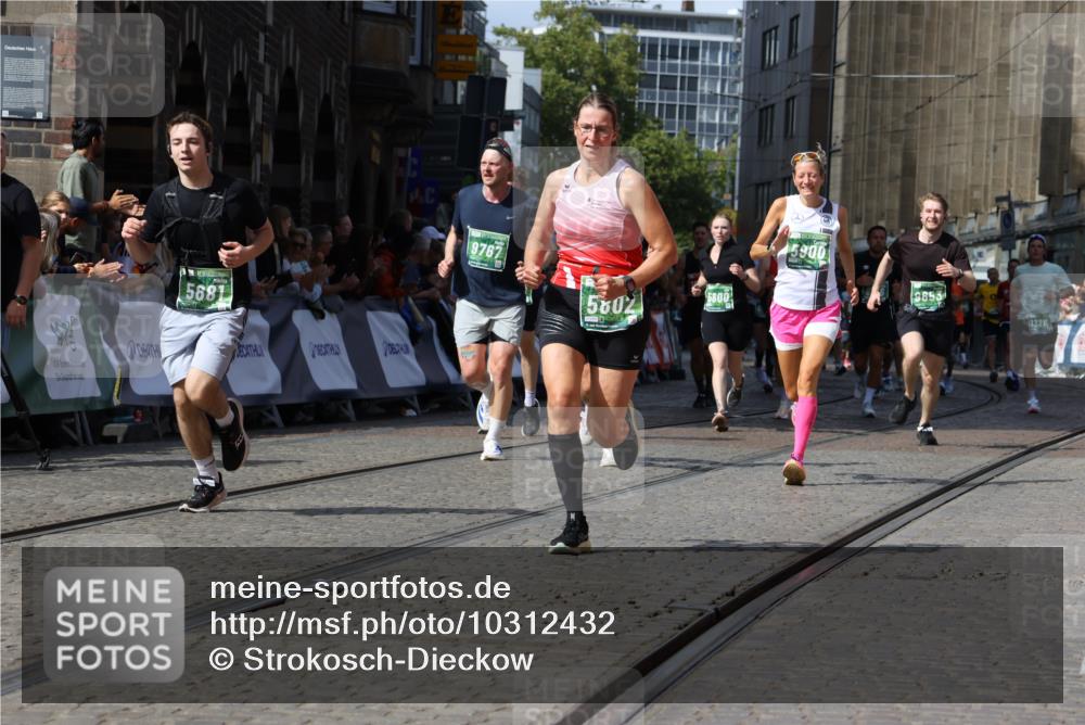 13.09.2026 - 21. swb-Marathon Bremen Strokosch-Dieckow http://msf.ph/oto/10312432 13.09.2026 13:30:46 Ziel 625, 881, 1067, 2265, 2900, 3163, 3164, 3425, 4058, 4206, 4332, 4415, 4425, 4748, 4763, 5506, 5551, 6347, 6988, 7253, 7567, 7645, 7821, 8090, 8105, 8116, 8117, 8169, 8314, 8494, 8762, 8878, 8966, 9011, 9015, 9108, 9412, 9695, 9825, 244, 1189, 1479, 2902, 3360, 4251, 5600, 5681, 5802, 5900, 6307, 7198, 7760, 8543, 8616, 9290, 9507, 9653, 9767, 9937, 9958, 9962, 9976, 13152, 13215 meine-sportfotos.de