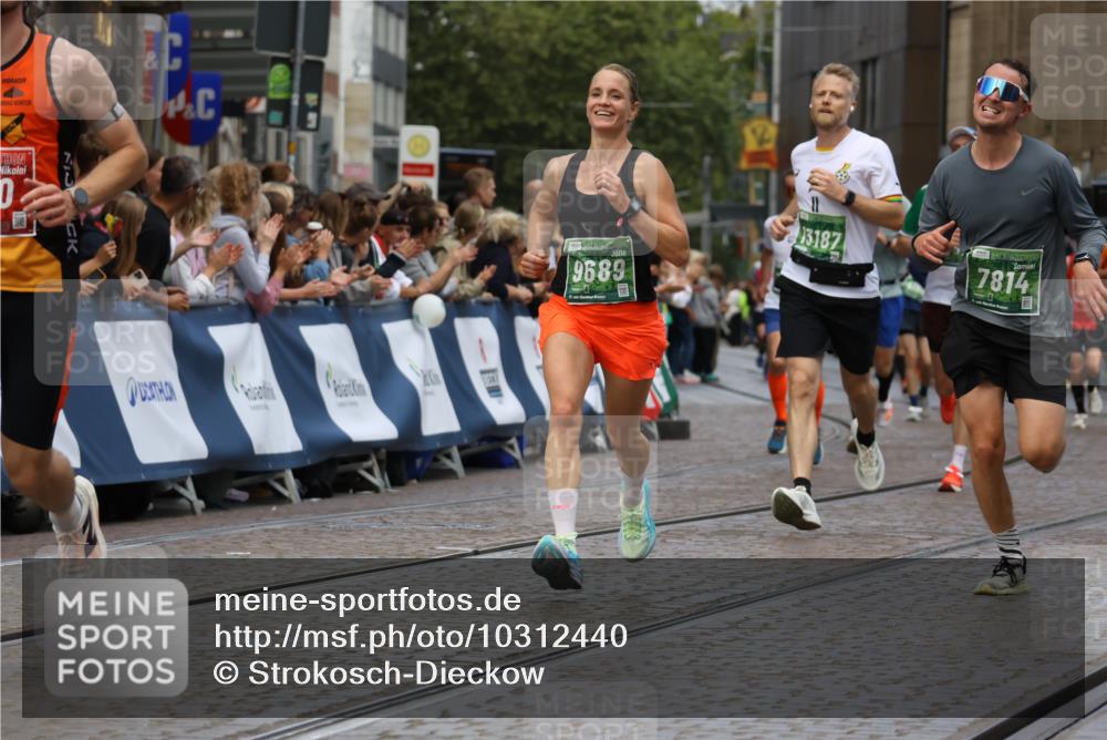 13.09.2026 - 21. swb-Marathon Bremen Strokosch-Dieckow http://msf.ph/oto/10312440 13.09.2026 13:04:46 Ziel 650, 744, 1223, 1224, 1860, 2207, 3284, 4239, 7871, 8936, 13034, 2646, 5674, 6708, 7538, 7814, 8054, 9306, 9495, 9689, 13187 meine-sportfotos.de