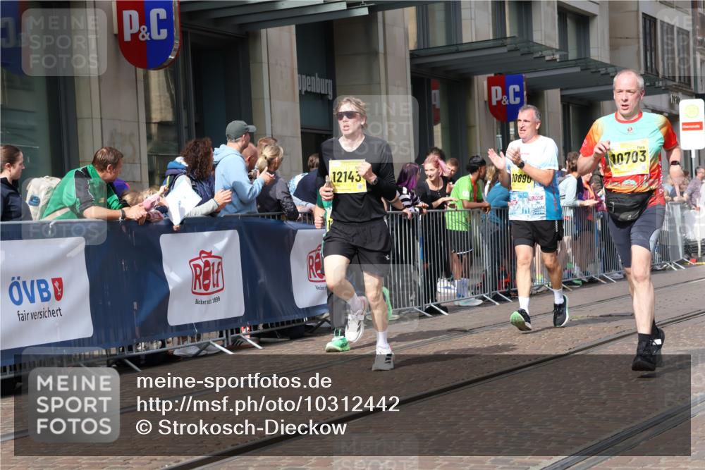 13.09.2026 - 21. swb-Marathon Bremen Strokosch-Dieckow http://msf.ph/oto/10312442 13.09.2026 10:55:46 Ziel 10246, 10298, 10365, 10443, 10690, 10699, 10703, 10949, 10957, 10960, 11219, 11280, 11782, 11790, 11972, 12061, 12143, 12476, 12484, 13565, 10203, 10243, 10256, 10297, 10374, 10379, 10423, 10529, 10550, 10788, 10809, 10881, 10952, 11377, 11414, 11510, 11557, 11748, 11862, 11941, 11975, 11977, 12030, 12108, 12125, 12150, 12188, 12348 meine-sportfotos.de