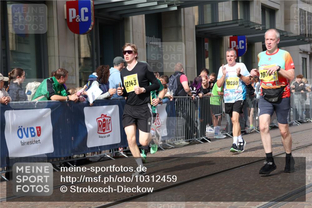 13.09.2026 - 21. swb-Marathon Bremen Strokosch-Dieckow http://msf.ph/oto/10312459 13.09.2026 10:55:46 Ziel 10246, 10298, 10365, 10443, 10690, 10699, 10703, 10949, 10957, 10960, 11219, 11280, 11782, 11790, 11972, 12061, 12143, 12476, 12484, 13565, 10203, 10243, 10256, 10297, 10374, 10379, 10423, 10529, 10550, 10788, 10809, 10881, 10952, 11377, 11414, 11510, 11557, 11748, 11862, 11941, 11975, 11977, 12030, 12108, 12125, 12150, 12188, 12348 meine-sportfotos.de