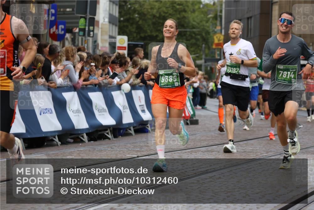 13.09.2026 - 21. swb-Marathon Bremen Strokosch-Dieckow http://msf.ph/oto/10312460 13.09.2026 13:04:46 Ziel 650, 744, 1223, 1224, 1860, 2207, 3284, 4239, 7871, 8936, 13034, 2646, 5674, 6708, 7538, 7814, 8054, 9306, 9495, 9689, 13187 meine-sportfotos.de