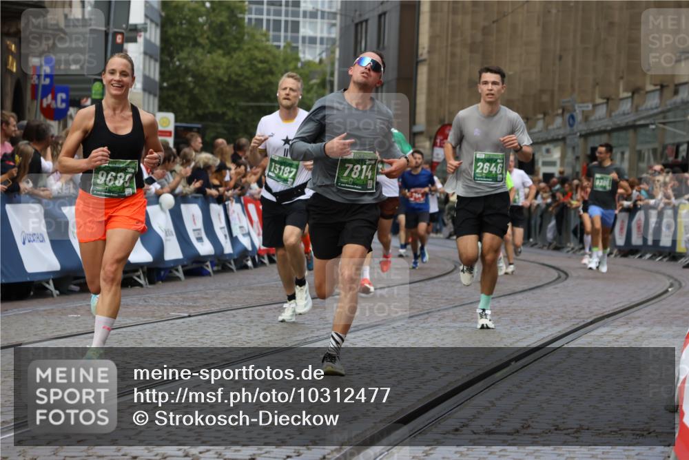 13.09.2026 - 21. swb-Marathon Bremen Strokosch-Dieckow http://msf.ph/oto/10312477 13.09.2026 13:04:46 Ziel 650, 744, 1223, 1224, 1860, 2207, 3284, 4239, 7871, 8936, 13034, 2646, 5674, 6708, 7538, 7814, 8054, 9306, 9495, 9689, 13187 meine-sportfotos.de
