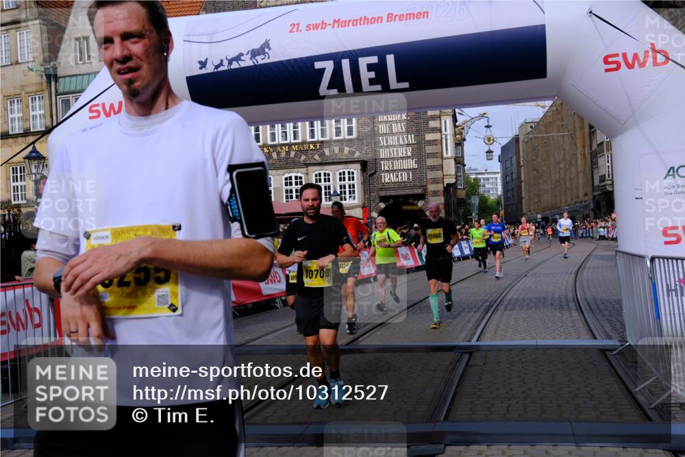 13.09.2026 - 21. swb-Marathon Bremen Tim E. http://msf.ph/oto/10312527 13.09.2026 10:54:11 Ziel 10174, 10255, 10579, 10684, 10685, 10708, 10822, 10905, 10947, 11010, 11206, 11489, 11596, 11950, 12075, 12244, 12331, 12356, 12405, 12435, 12492, 12515, 13531 meine-sportfotos.de