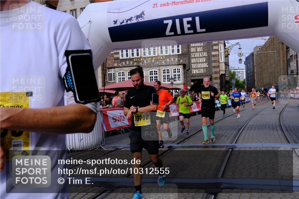 13.09.2026 - 21. swb-Marathon Bremen Tim E. http://msf.ph/oto/10312555 13.09.2026 10:54:12 Ziel 10174, 10255, 10579, 10684, 10685, 10708, 10822, 10947, 11010, 11206, 11489, 11596, 11950, 12075, 12244, 12356, 12405, 12435, 12492, 12515, 13531 meine-sportfotos.de