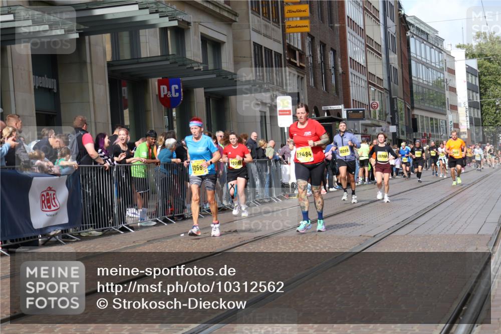 13.09.2026 - 21. swb-Marathon Bremen Strokosch-Dieckow http://msf.ph/oto/10312562 13.09.2026 10:55:49 Ziel 10246, 10298, 10365, 10443, 10670, 10690, 10699, 10703, 10949, 10957, 10960, 11219, 11280, 11570, 11693, 11782, 11790, 11972, 12061, 12452, 12476, 12484, 13565, 10203, 10243, 10256, 10297, 10374, 10379, 10423, 10529, 10550, 10703, 10788, 10809, 10881, 10952, 11377, 11414, 11510, 11557, 11748, 11862, 11941, 11975, 11977, 12030, 12108, 12125, 12143, 12150, 12188, 12348 meine-sportfotos.de