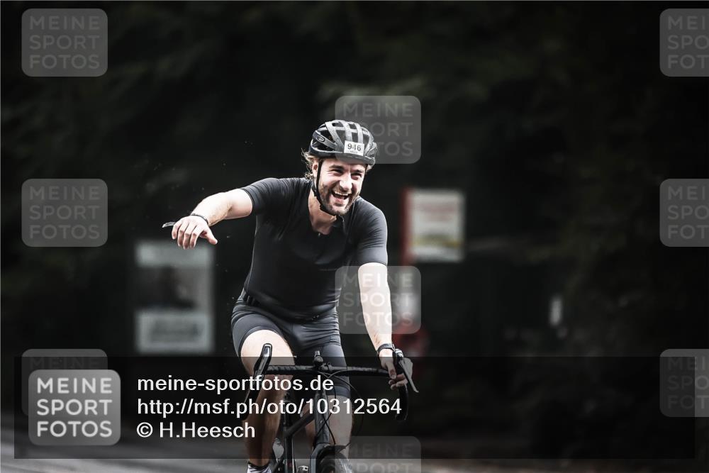 13.09.2026 - Stadtparktriathlon H.Heesch http://msf.ph/oto/10312564 13.09.2026 11:46:19 Radfahren 882, 939, 945, 946 meine-sportfotos.de