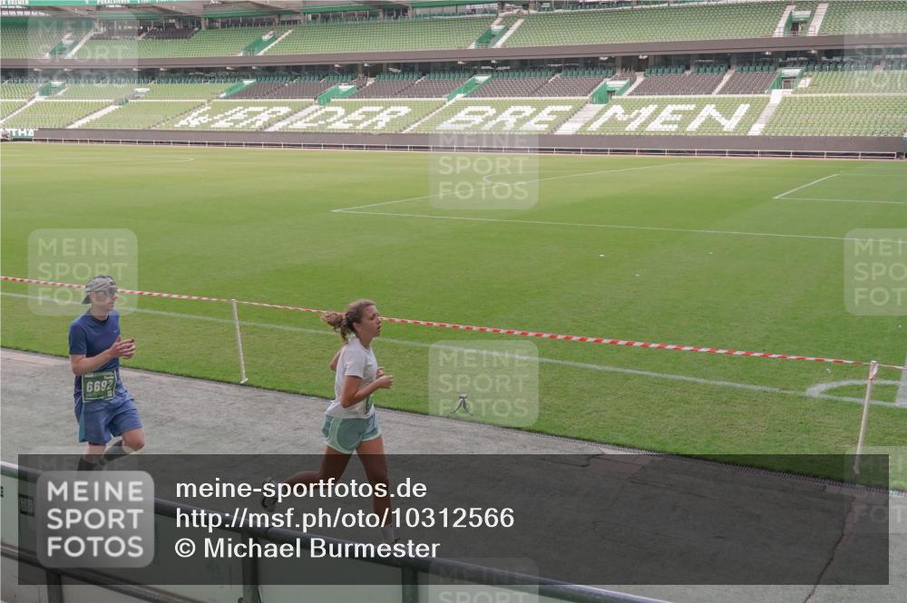 13.09.2026 - 21. swb-Marathon Bremen Michael Burmester http://msf.ph/oto/10312566 13.09.2026 12:48:27 Laufen im Stadion 382, 384, 524, 572, 621, 826, 889, 899, 1349, 1554, 1723, 1872, 1925, 2266, 2287, 2605, 2646, 2844, 2956, 3043, 3110, 3118, 3127, 3197, 3242, 3276, 3284, 3297, 3424, 3466, 3520, 3794, 3910, 3973, 4025, 4082, 4239, 4247, 4614, 4712, 4729, 4732, 4808, 4852, 4898, 4992, 5424, 5517, 5648, 5725, 5803, 5976, 6025, 6058, 6692, 6708, 6784, 6951, 7064, 7102, 7399, 7538, 7636, 7803, 7876, 8060, 8611, 8621, 8706, 8877, 8973, 8980, 8981, 9010, 9035, 9061, 9429, 9689, 9918, 9934, 13091 meine-sportfotos.de