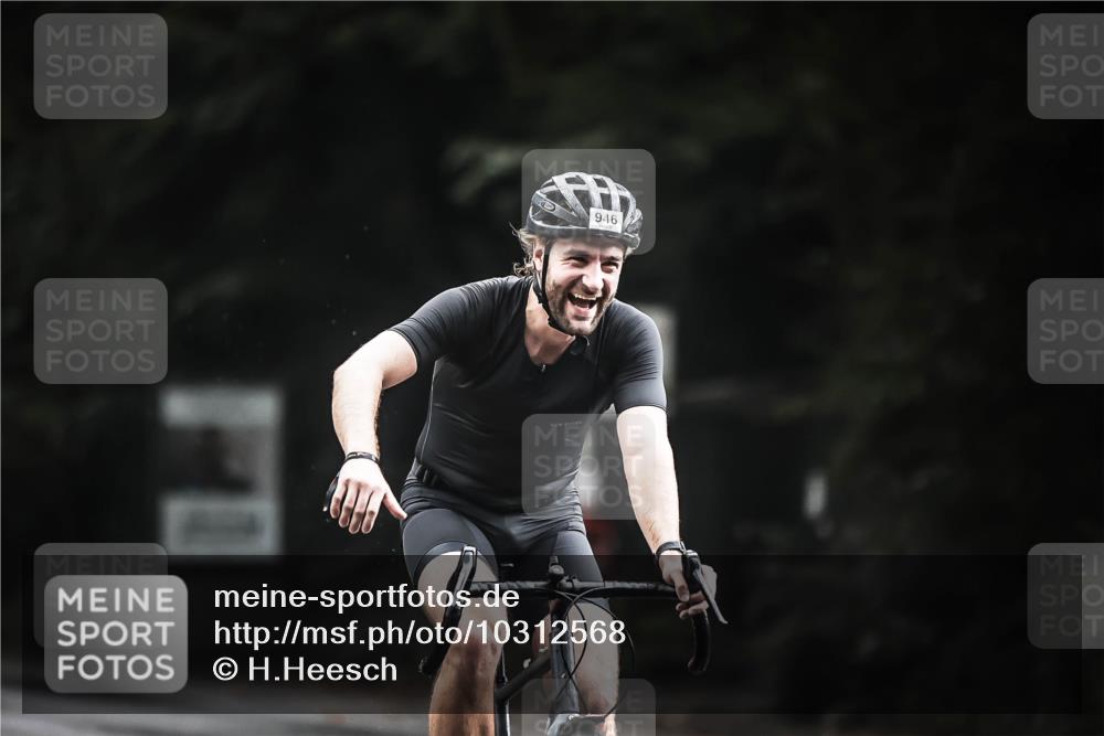 13.09.2026 - Stadtparktriathlon H.Heesch http://msf.ph/oto/10312568 13.09.2026 11:46:19 Radfahren 882, 939, 945, 946 meine-sportfotos.de