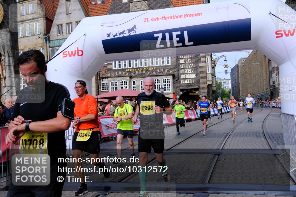 13.09.2026 - 21. swb-Marathon Bremen Tim E. http://msf.ph/oto/10312572 13.09.2026 10:54:13 Ziel 10255, 10579, 10684, 10685, 10708, 10822, 10947, 11010, 11206, 11489, 11596, 11950, 12075, 12244, 12356, 12405, 12435, 12492, 12515, 13531 meine-sportfotos.de