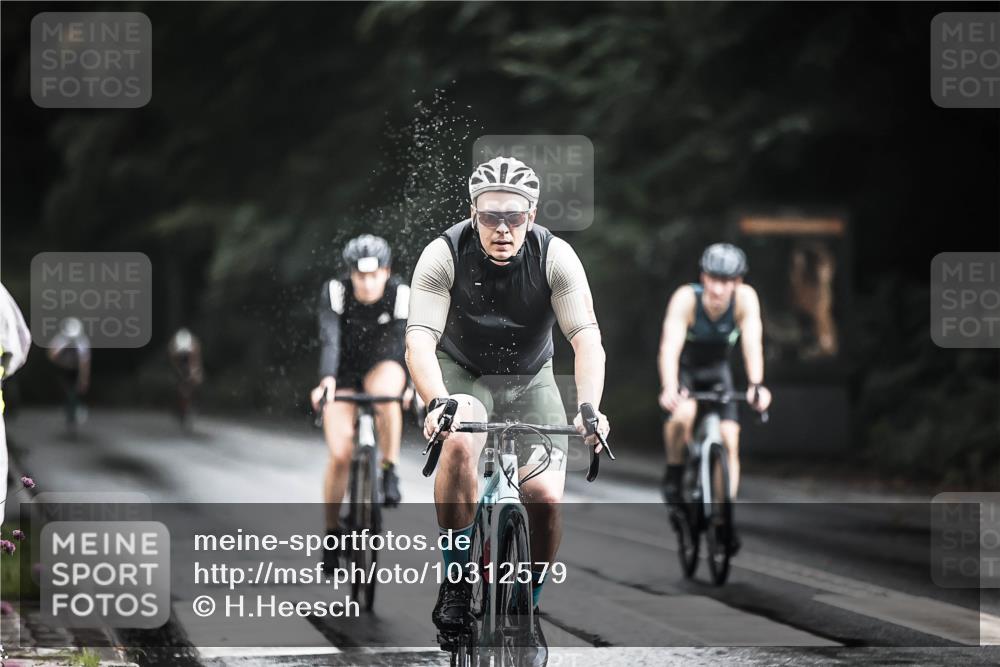 13.09.2026 - Stadtparktriathlon H.Heesch http://msf.ph/oto/10312579 13.09.2026 11:46:32 Radfahren 786, 835, 933 meine-sportfotos.de