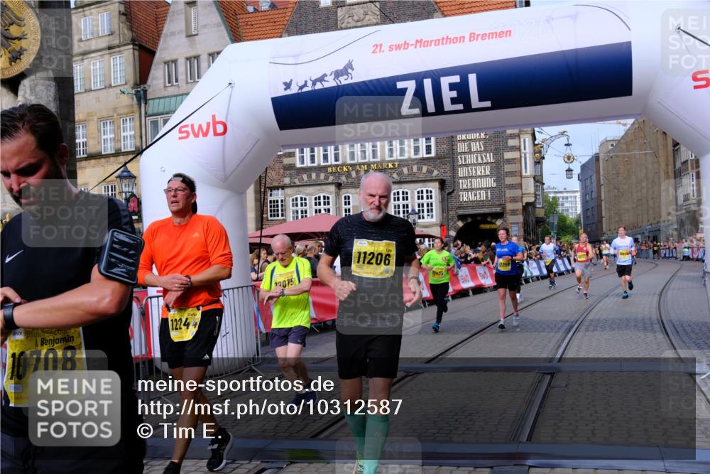 13.09.2026 - 21. swb-Marathon Bremen Tim E. http://msf.ph/oto/10312587 13.09.2026 10:54:14 Ziel 10255, 10579, 10684, 10685, 10708, 10822, 10947, 11010, 11206, 11290, 11489, 11596, 12075, 12244, 12356, 12405, 12435, 12492, 12515, 13531 meine-sportfotos.de