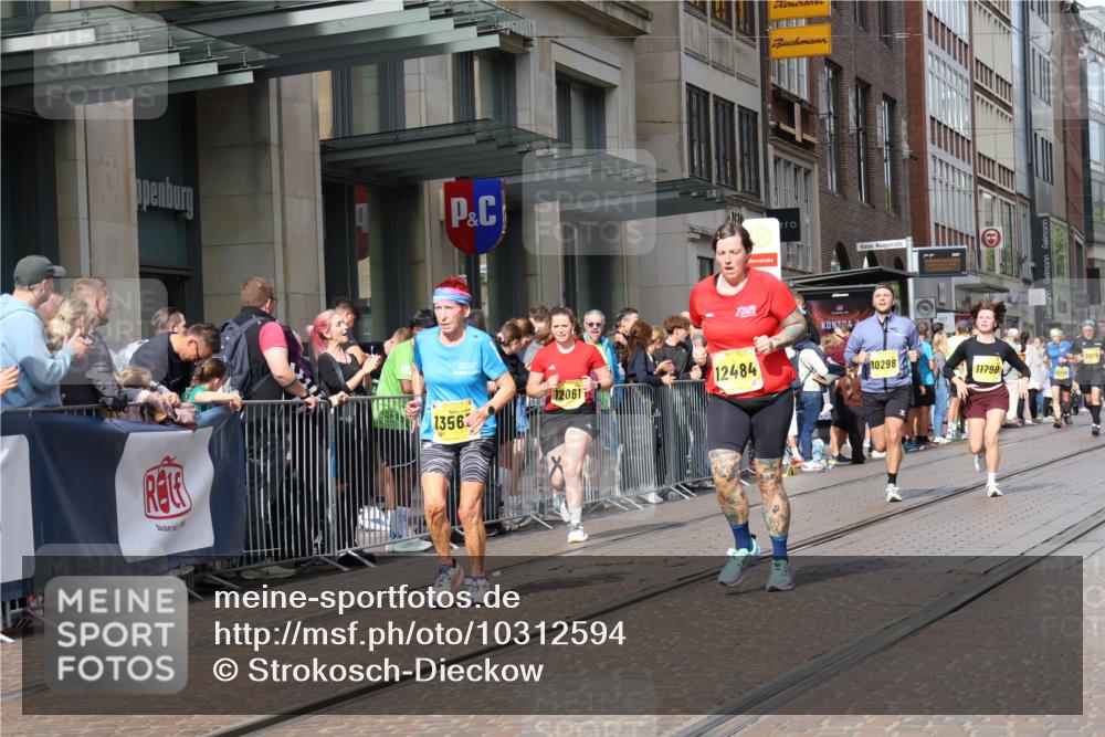 13.09.2026 - 21. swb-Marathon Bremen Strokosch-Dieckow http://msf.ph/oto/10312594 13.09.2026 10:55:49 Ziel 10246, 10298, 10365, 10443, 10670, 10690, 10699, 10703, 10949, 10957, 10960, 11219, 11280, 11570, 11693, 11782, 11790, 11972, 12061, 12452, 12476, 12484, 13565, 10203, 10243, 10256, 10297, 10374, 10379, 10423, 10529, 10550, 10703, 10788, 10809, 10881, 10952, 11377, 11414, 11510, 11557, 11748, 11862, 11941, 11975, 11977, 12030, 12108, 12125, 12143, 12150, 12188, 12348 meine-sportfotos.de