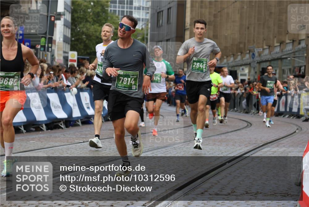 13.09.2026 - 21. swb-Marathon Bremen Strokosch-Dieckow http://msf.ph/oto/10312596 13.09.2026 13:04:47 Ziel 650, 744, 1223, 1224, 1860, 2207, 2956, 3284, 4239, 7871, 8936, 13034, 2646, 5674, 6708, 7538, 7814, 8054, 9306, 9495, 9689, 13187 meine-sportfotos.de
