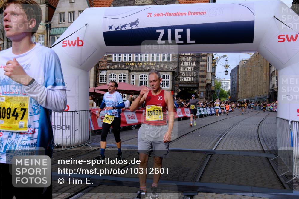 13.09.2026 - 21. swb-Marathon Bremen Tim E. http://msf.ph/oto/10312601 13.09.2026 10:54:19 Ziel 10255, 10579, 10708, 10822, 10947, 11010, 11206, 11290, 11329, 11765, 11998, 12075, 12244, 12356, 12435, 12515, 13531 meine-sportfotos.de
