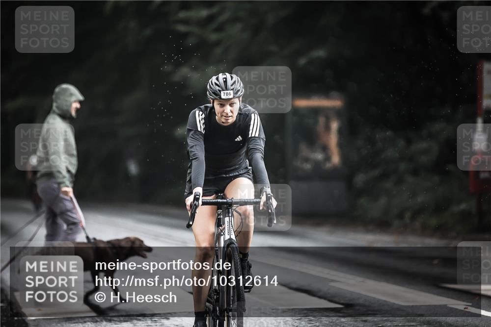 13.09.2026 - Stadtparktriathlon H.Heesch http://msf.ph/oto/10312614 13.09.2026 11:46:33 Radfahren 786, 835, 917, 933 meine-sportfotos.de