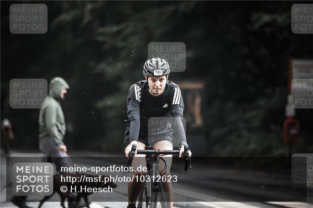13.09.2026 - Stadtparktriathlon H.Heesch http://msf.ph/oto/10312623 13.09.2026 11:46:33 Radfahren 786, 835, 917, 933 meine-sportfotos.de