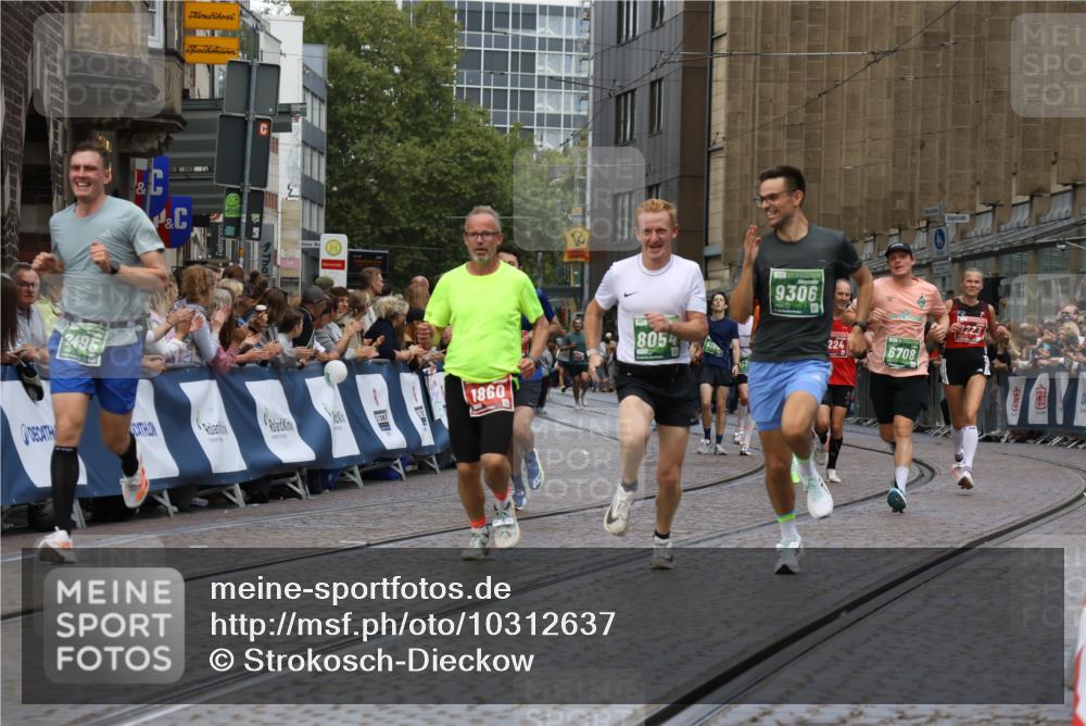13.09.2026 - 21. swb-Marathon Bremen Strokosch-Dieckow http://msf.ph/oto/10312637 13.09.2026 13:04:51 Ziel 650, 744, 1223, 1224, 1860, 2207, 2956, 3284, 4239, 7871, 8701, 8936, 9070, 13034, 1336, 3196, 4729, 6708, 7538, 8054, 9306, 9495 meine-sportfotos.de