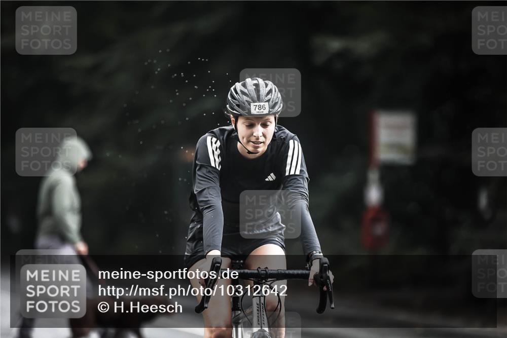 13.09.2026 - Stadtparktriathlon H.Heesch http://msf.ph/oto/10312642 13.09.2026 11:46:33 Radfahren 786, 835, 917, 933 meine-sportfotos.de