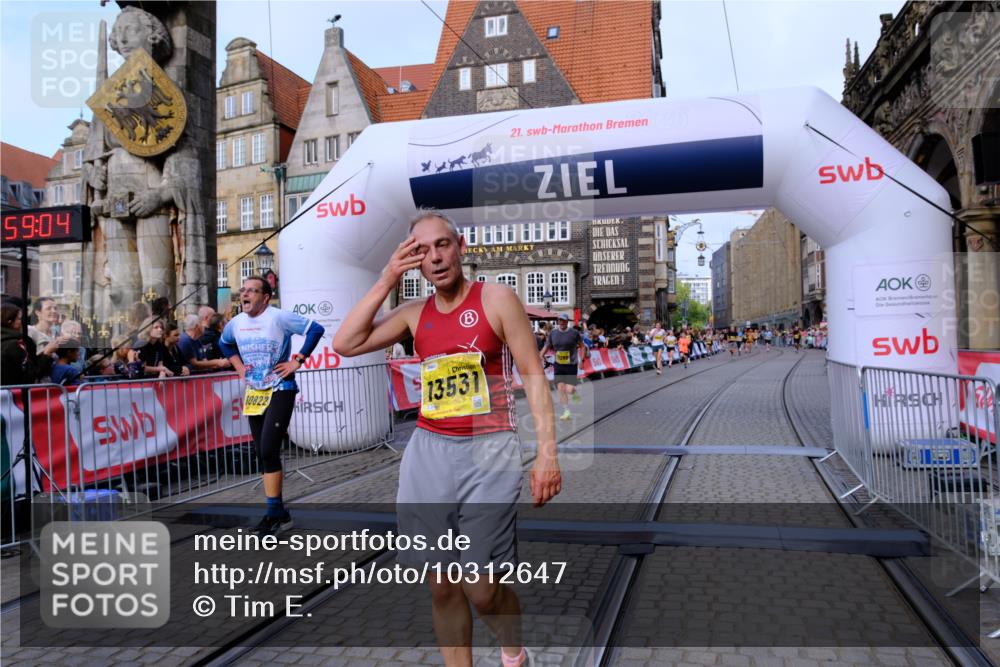 13.09.2026 - 21. swb-Marathon Bremen Tim E. http://msf.ph/oto/10312647 13.09.2026 10:54:21 Ziel 10579, 10708, 10822, 10947, 10996, 11010, 11206, 11290, 11329, 11361, 11765, 11998, 12075, 12244, 12356, 12435, 13531 meine-sportfotos.de