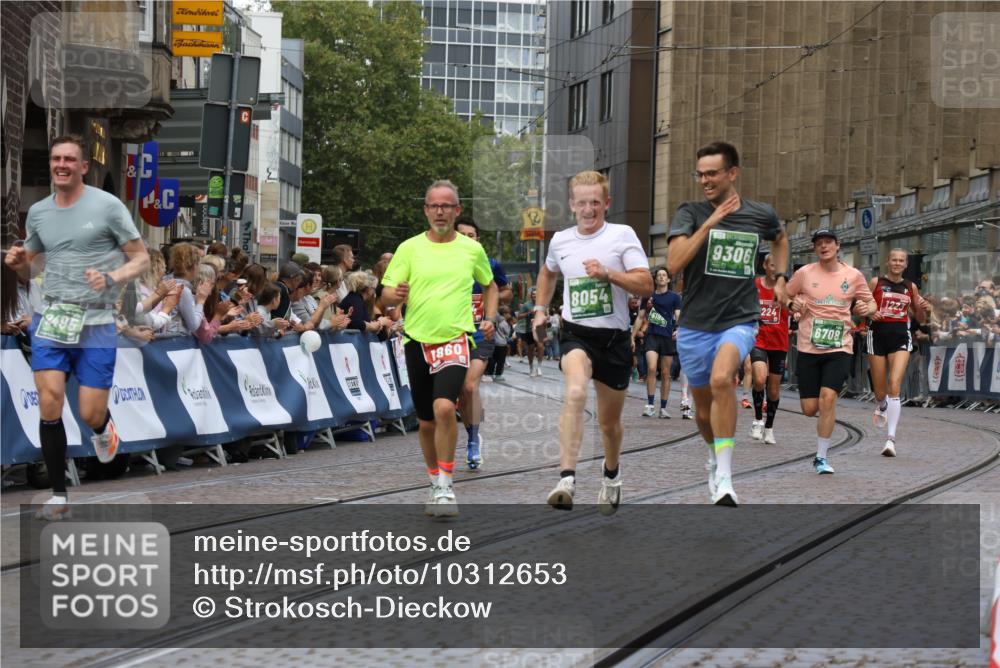 13.09.2026 - 21. swb-Marathon Bremen Strokosch-Dieckow http://msf.ph/oto/10312653 13.09.2026 13:04:51 Ziel 650, 744, 1223, 1224, 1860, 2207, 2956, 3284, 4239, 7871, 8701, 8936, 9070, 13034, 1336, 3196, 4729, 6708, 7538, 8054, 9306, 9495 meine-sportfotos.de