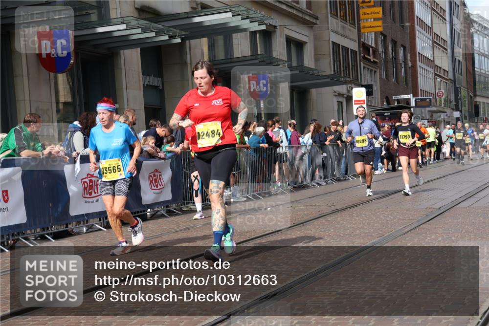 13.09.2026 - 21. swb-Marathon Bremen Strokosch-Dieckow http://msf.ph/oto/10312663 13.09.2026 10:55:51 Ziel 10184, 10211, 10246, 10298, 10322, 10365, 10443, 10670, 10690, 10699, 10949, 10957, 10960, 11219, 11280, 11570, 11693, 11782, 11790, 11972, 12061, 12452, 12476, 12484, 13565, 10203, 10243, 10297, 10374, 10379, 10423, 10529, 10550, 10703, 10788, 10809, 10881, 10952, 11377, 11510, 11557, 11748, 11862, 11975, 12030, 12108, 12125, 12143, 12150, 12188, 12348 meine-sportfotos.de