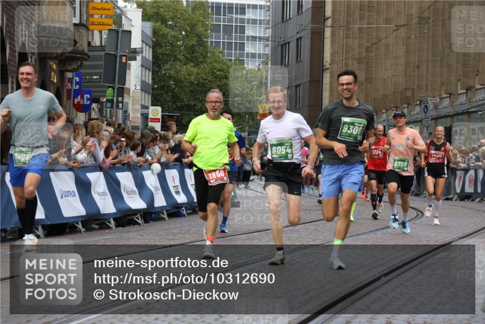13.09.2026 - 21. swb-Marathon Bremen Strokosch-Dieckow http://msf.ph/oto/10312690 13.09.2026 13:04:51 Ziel 650, 744, 1223, 1224, 1860, 2207, 2956, 3284, 4239, 7871, 8701, 8936, 9070, 13034, 1336, 3196, 4729, 6708, 7538, 8054, 9306, 9495 meine-sportfotos.de
