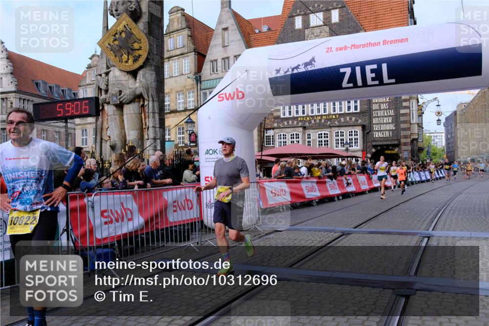 13.09.2026 - 21. swb-Marathon Bremen Tim E. http://msf.ph/oto/10312696 13.09.2026 10:54:23 Ziel 10579, 10822, 10947, 10996, 11010, 11206, 11290, 11329, 11361, 11765, 11989, 11998, 12075, 12244, 12356, 12435, 13531 meine-sportfotos.de